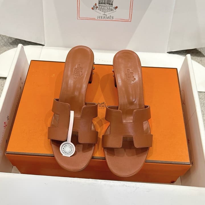 Hermès Oasis H-Slippers Sandals – New Colorway in Black Leather
