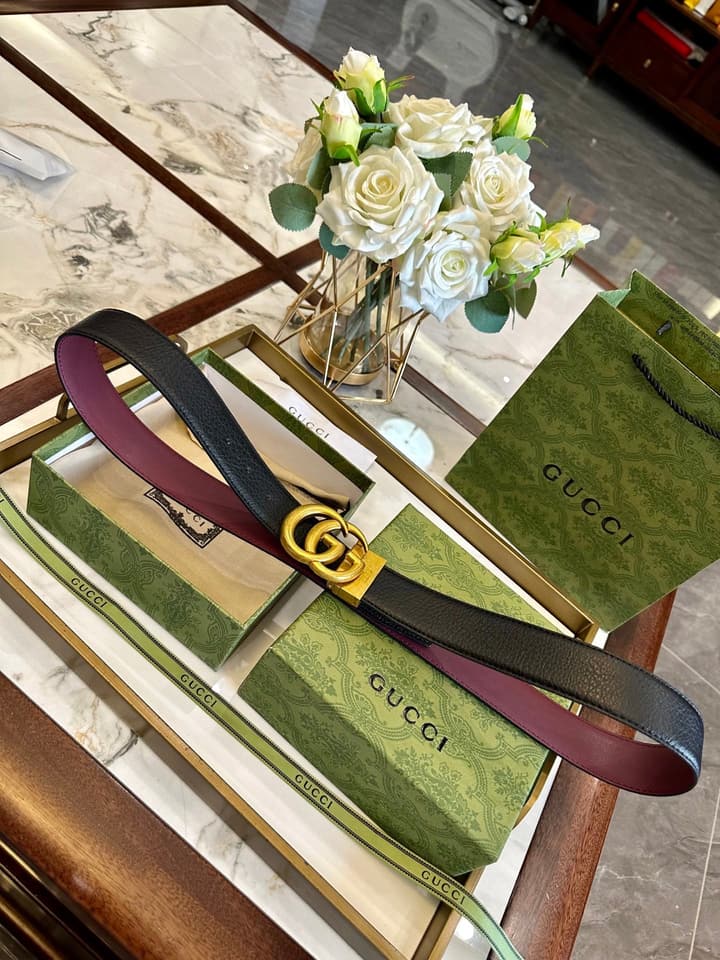 Gucci Leather Belt with Original Brass Buckle in Black Leather With Gold Buckle