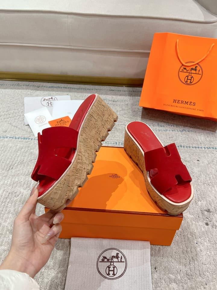 Hermès Wedge Sandals – 2024 Spring/Summer Collection in Bright Red Suede