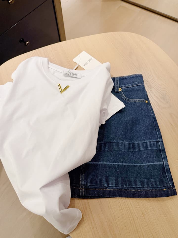 Valentino Hand-Stitched V-Logo Crewneck T-Shirt in Black