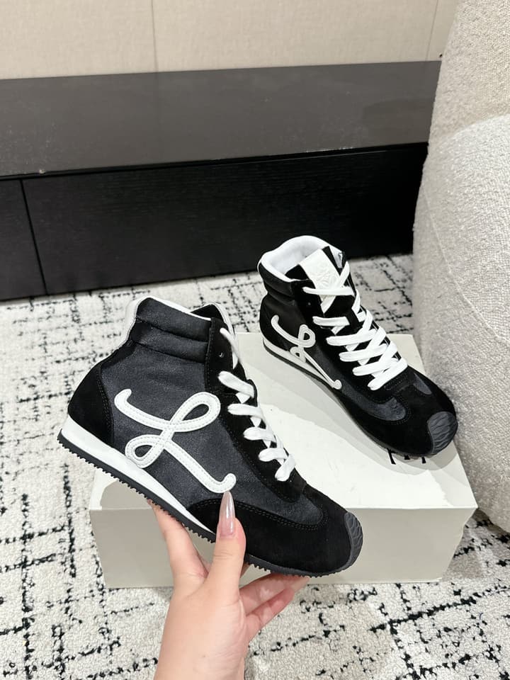 Loewe Flow Runner 2.0 Runway Sneakers – 25SS in All White With Gum Sole