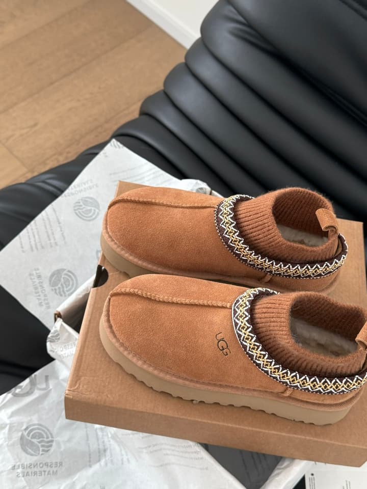 UGG Sheepskin Snow Boots – Autumn/Winter Essential in Dark Grey Suede