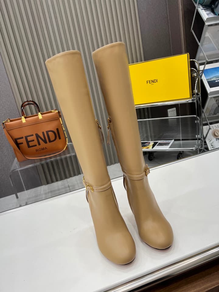 Fendi Delfina Runway Round Toe Boots in Black Leather Boots