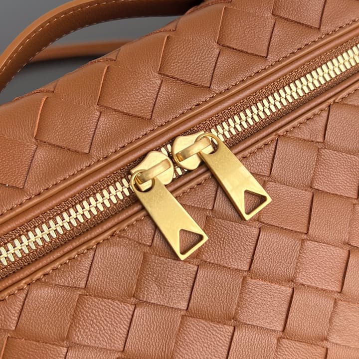 Bottega Veneta Intrecciato Vanity Case in Cream
