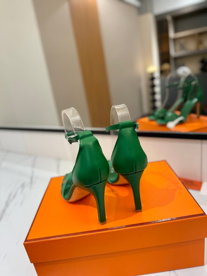 Hermès Classic Smooth Cowhide Pumps – 9cm in Caramel Brown