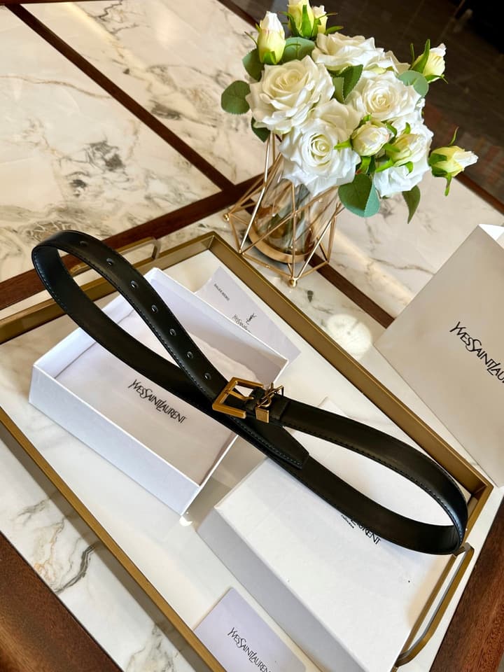 Saint Laurent Classic Leather Belt – 2.5cm in Black Leather With Gold Buckle