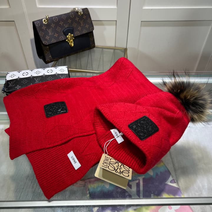 Loewe Classic Hat and Scarf Set in Cream Plain