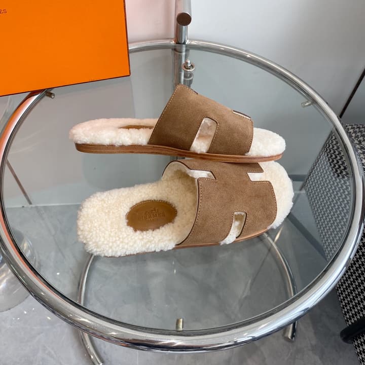 Hermès Izmir Classic H Wool Slippers in Black