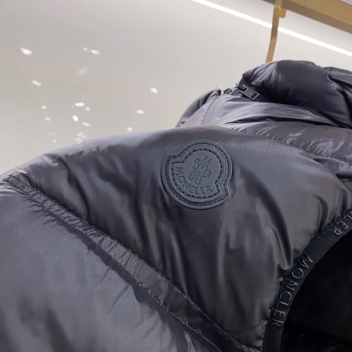 Moncler Goose Down Puffer Jacket – 2025FW in Dark Navy Hooded Vest