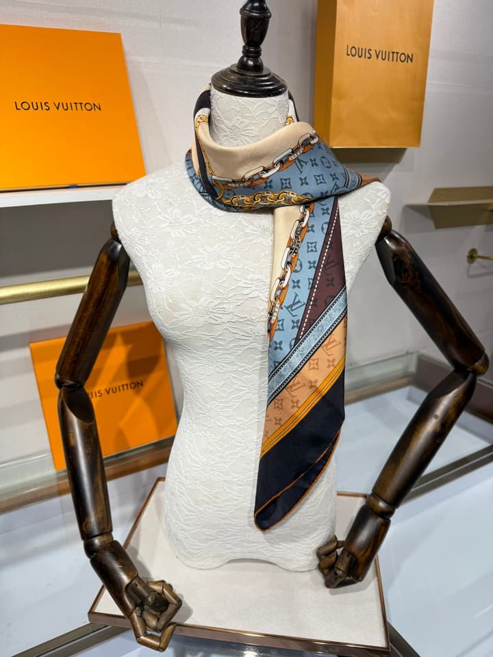 Louis Vuitton 2025 Printed Silk Scarf – 2025 Collection