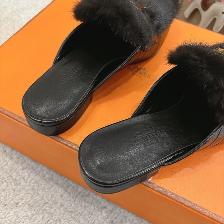 Hermès Mink Suede Loafers & Mules – Autumn/Winter Collection in Black Fur With Gold H