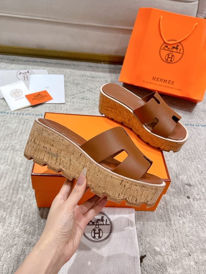 Hermès 2024 Spring/Summer Wedge Sandals – 2024 Spring/Summer Collection in White Leather