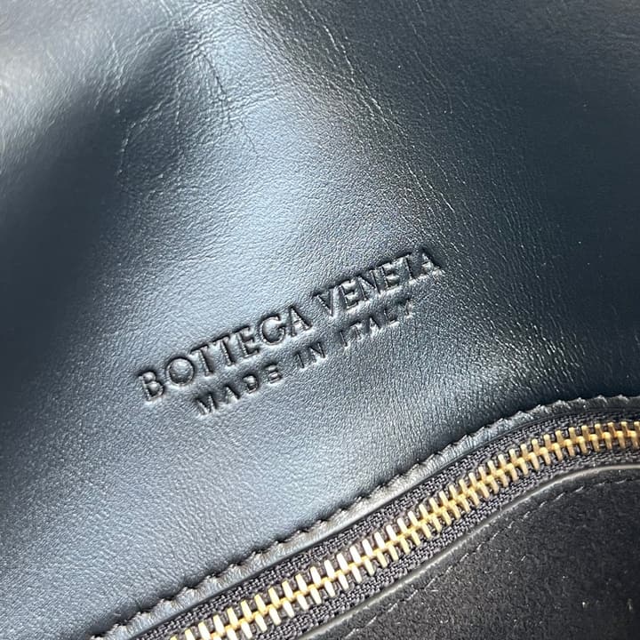 Bottega Veneta Small Liberta Handbag – 24FW in Classic Black