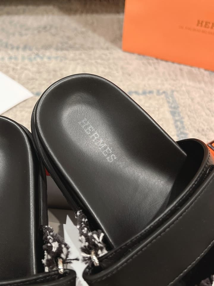Hermès Chypre Leather Unisex Slides – 2023SS in Blush Pink