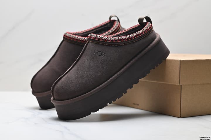 UGG TAZZ II Slip-On Snow Boots in Deep Brown With Maroon Trim
