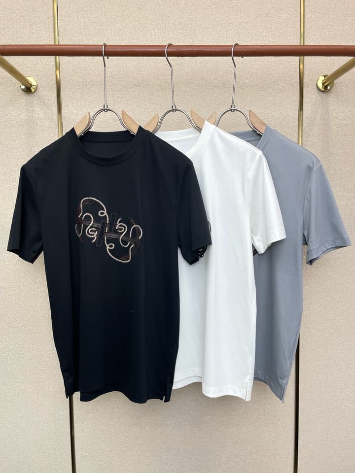 Hermès Men's Casual Short-Sleeve T-Shirt in Black Abstract Crew Neck