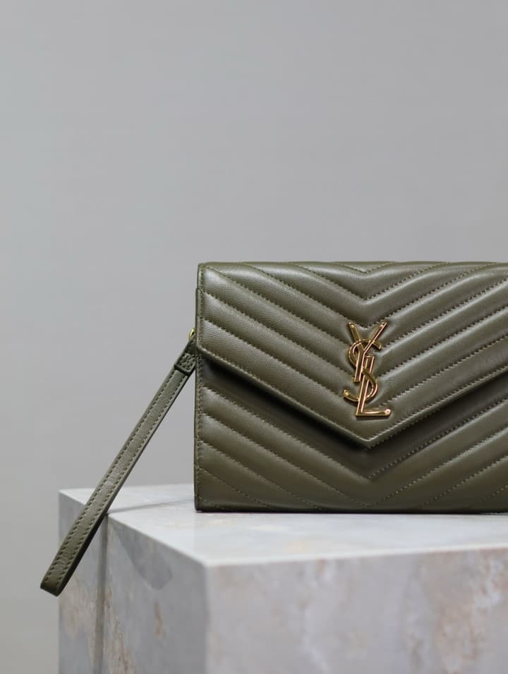 Saint Laurent LE CASSANDRE Lambskin Clutch Bag in Black