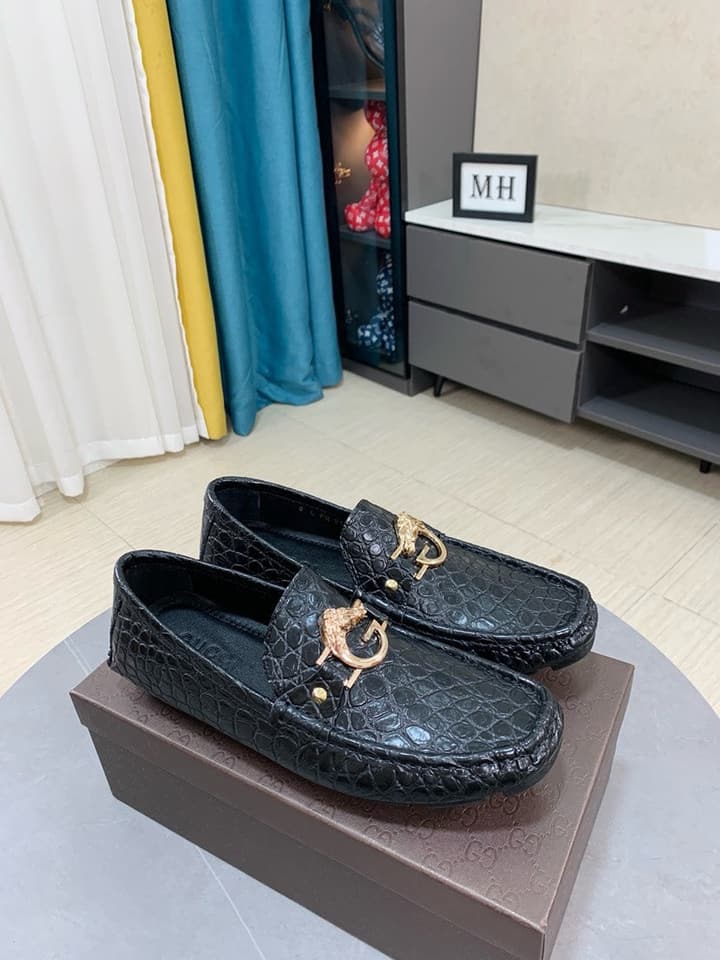 Gucci Men's Embossed Leather Driving Shoes in Black Crocodile Embossed Loafer