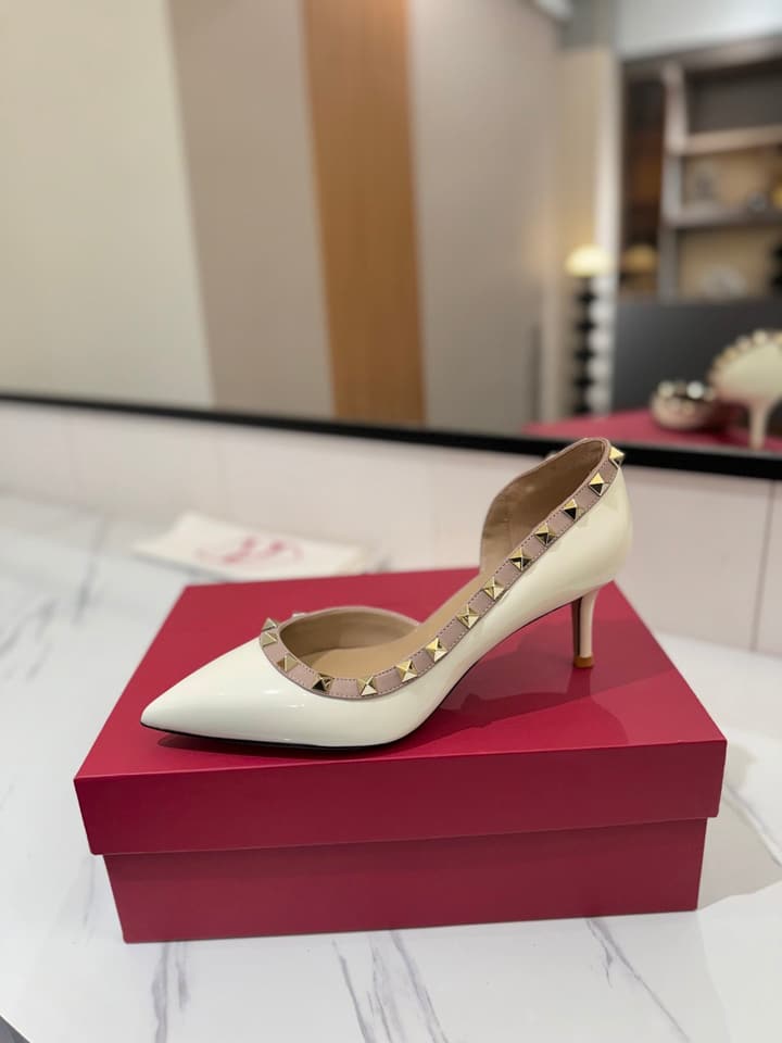 Valentino Rivet Classic Pumps in Black Patent