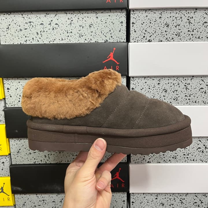 UGG Thick-Soled Low-Cut Fur Snow Boots in Olive Suede Patterned Trim