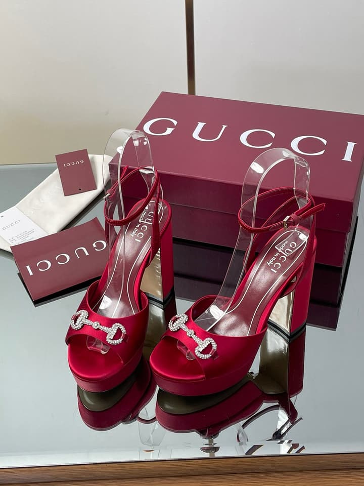 Gucci Platform Rhinestone Horsebit Sandals – Spring/Summer Collection – 2025 in Black Patent