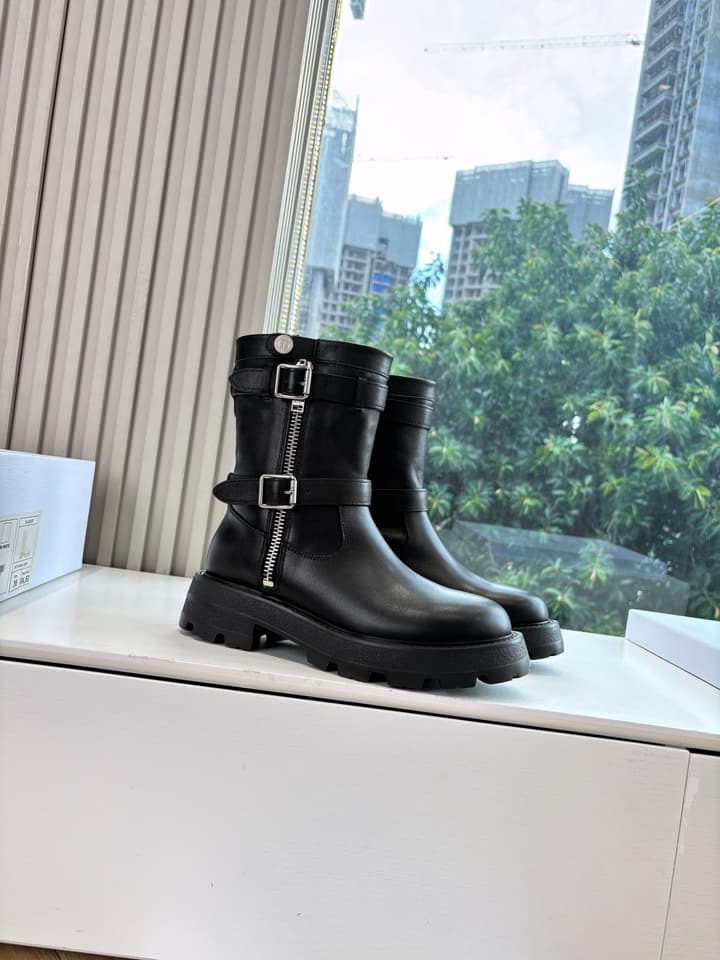 Dior D-Major Embroidered Graffiti Knee-High Boots – 2025 Autumn/Winter Collection