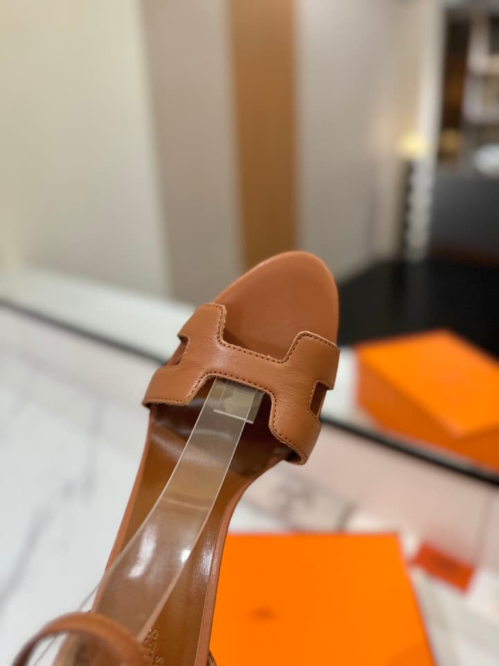 Hermès Classic Smooth Cowhide Pumps – 9cm in Caramel Brown