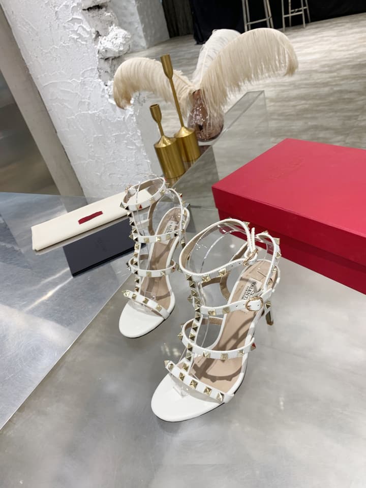 Valentino Rockstud Classic Block Heel Sandals – 6.5cm in Nude