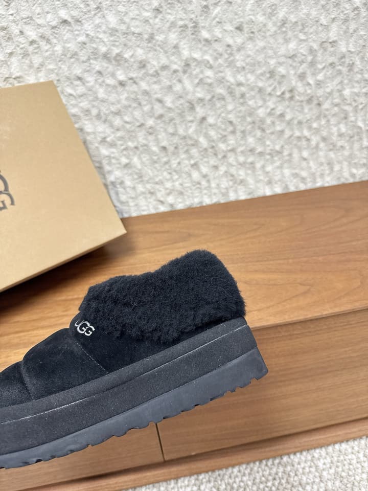 UGG Sheepskin Fur-Lined Slippers – Autumn/Winter Collection in Tall Light Pink With Cream Fur