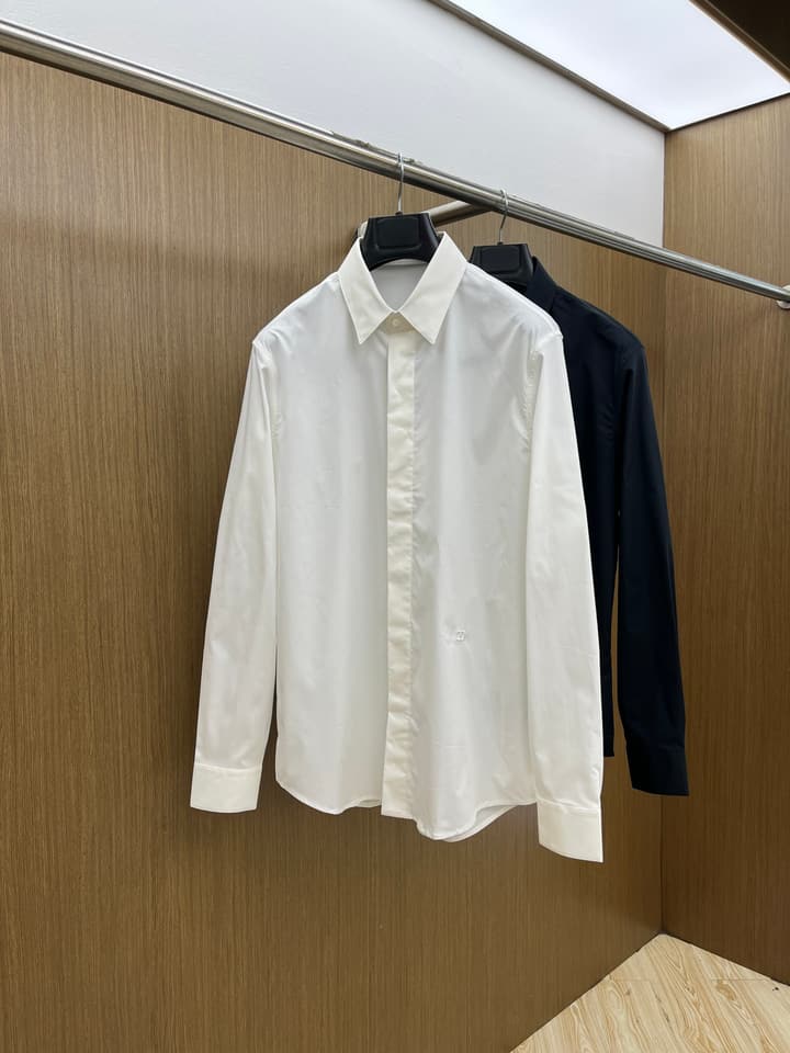 Dior Minimalist Long-Sleeve Cotton Shirt – Spring/Summer Collection