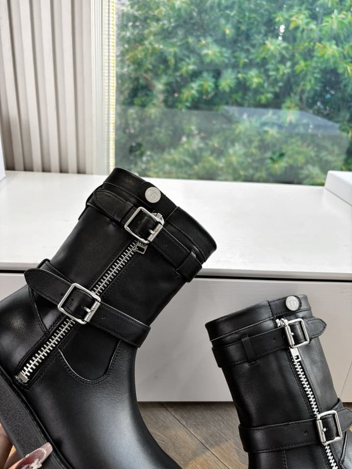 Dior D-Major Embroidered Graffiti Knee-High Boots – 2025 Autumn/Winter Collection