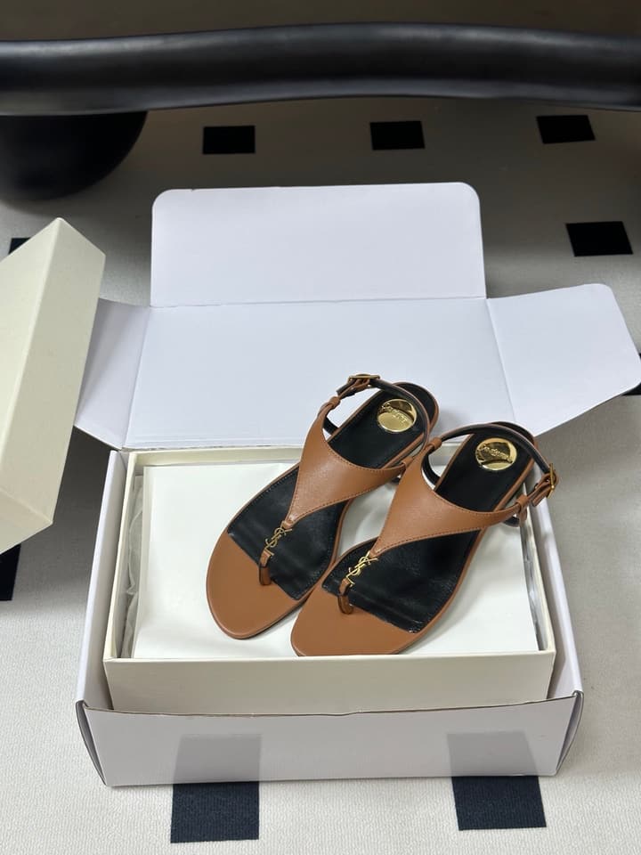 Saint Laurent Classic YSL Logo Flat Sandals – Spring/Summer Collection – 26S in Black
