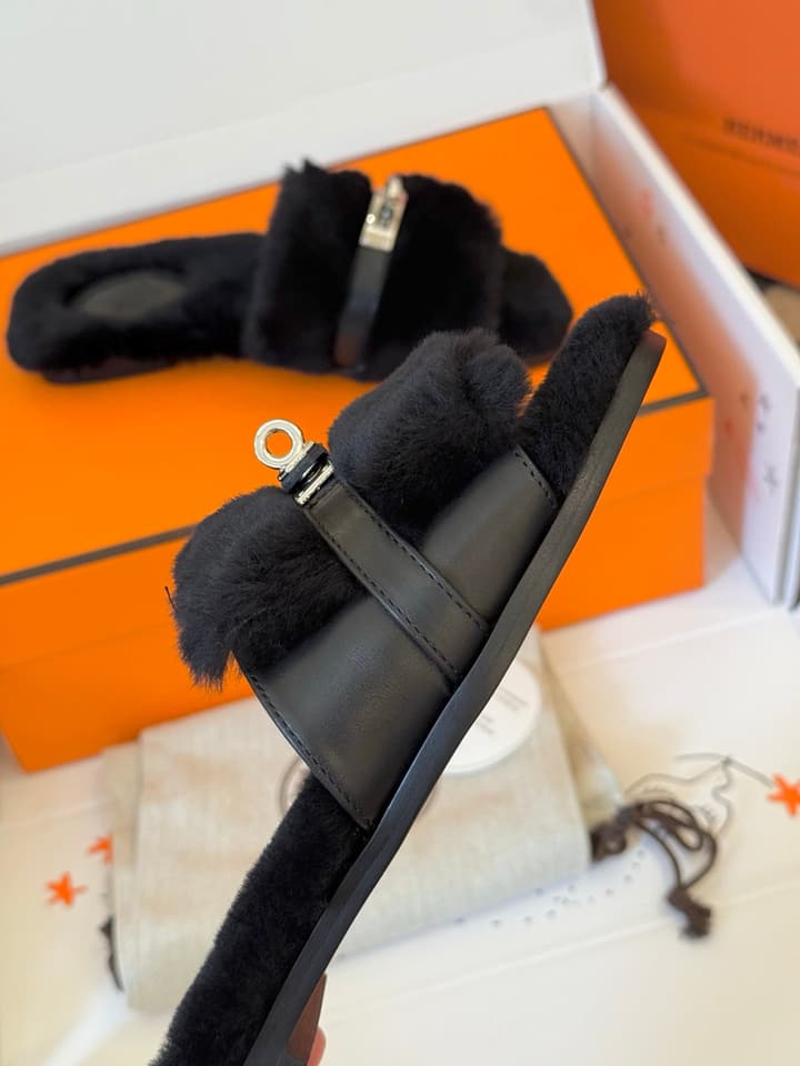Hermès Kelly Buckle Fur Slippers – 25FW in Cognac Two-tone Plush