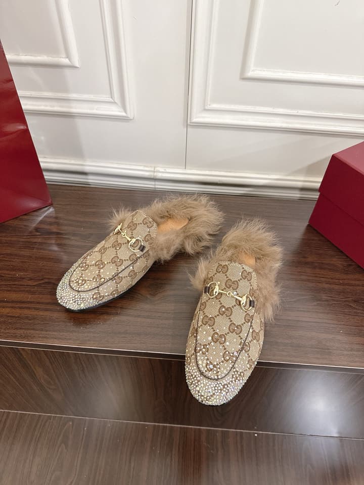 Gucci Tuscan Wool Loafers – Autumn/Winter Must-Have in Beige Gg Monogram With Tan Fur