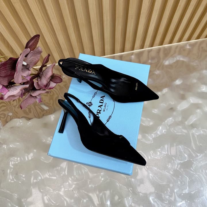 Prada 2025 Spring Pointed Toe Pumps in Matte Black