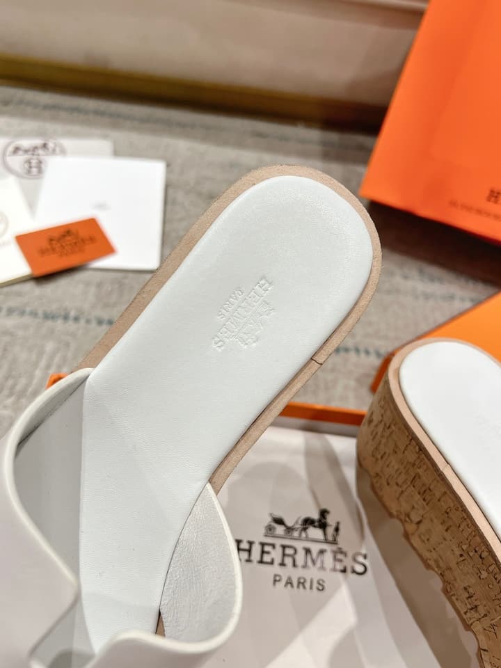Hermès 2024 Spring/Summer Wedge Sandals – 2024 Spring/Summer Collection in White Leather