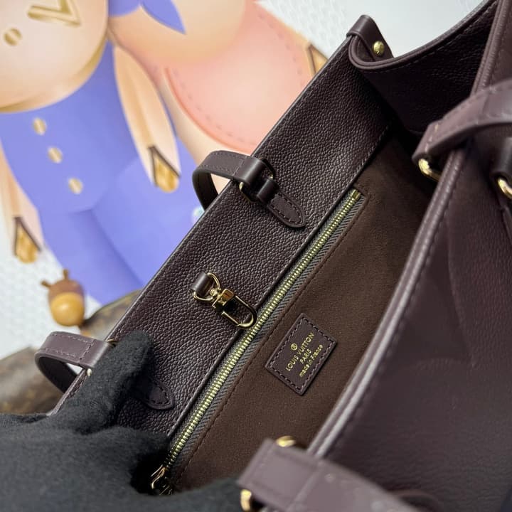 Louis Vuitton Onthego Medium Tote Bag – 2021 Spring in Dark Chocolate Brown