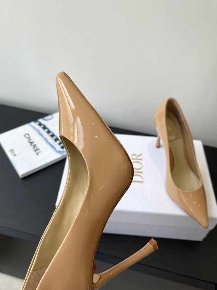 Dior Pointed High-Heel Pumps – 25SS Spring/Summer Collection in Patent Burgundy