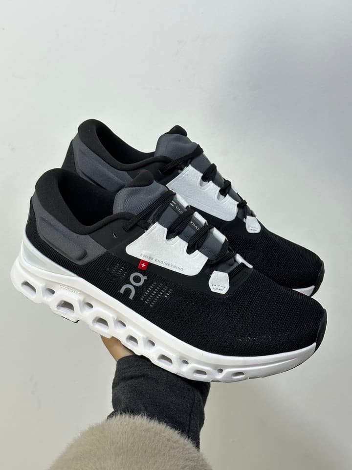On x Roger Federer Cloudstratus 3 Special Edition Sneakers in All Black Red Accent