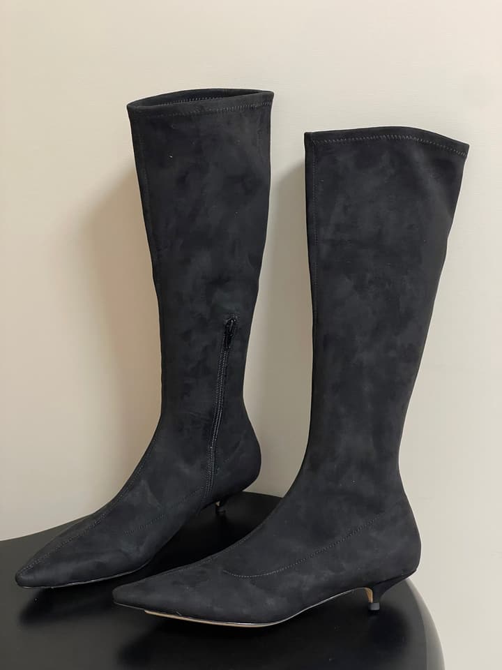 The Row Elastic Kitten Heel Boots – 2025 Fall Collection in Black Suede 3cm Heel
