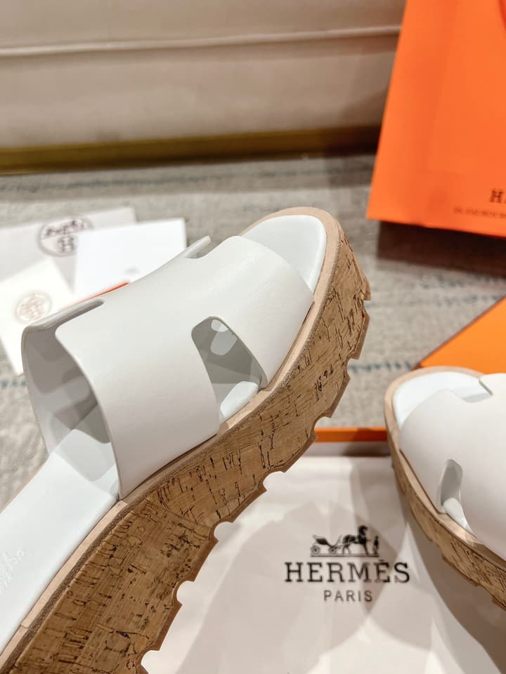 Hermès 2024 Spring/Summer Wedge Sandals – 2024 Spring/Summer Collection in White Leather