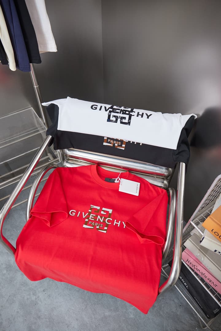 Givenchy Classic Logo Short-Sleeve T-Shirt – 26SS in Black