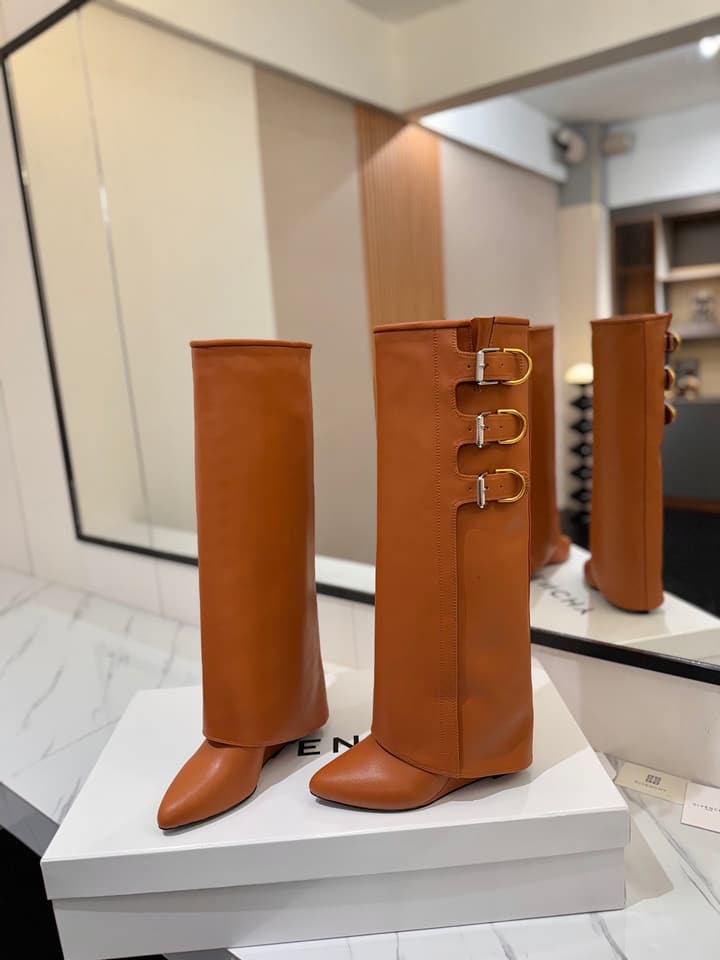 Givenchy Lock Detail Knee-High Boots – 2024 Spring/Summer Collection in Black
