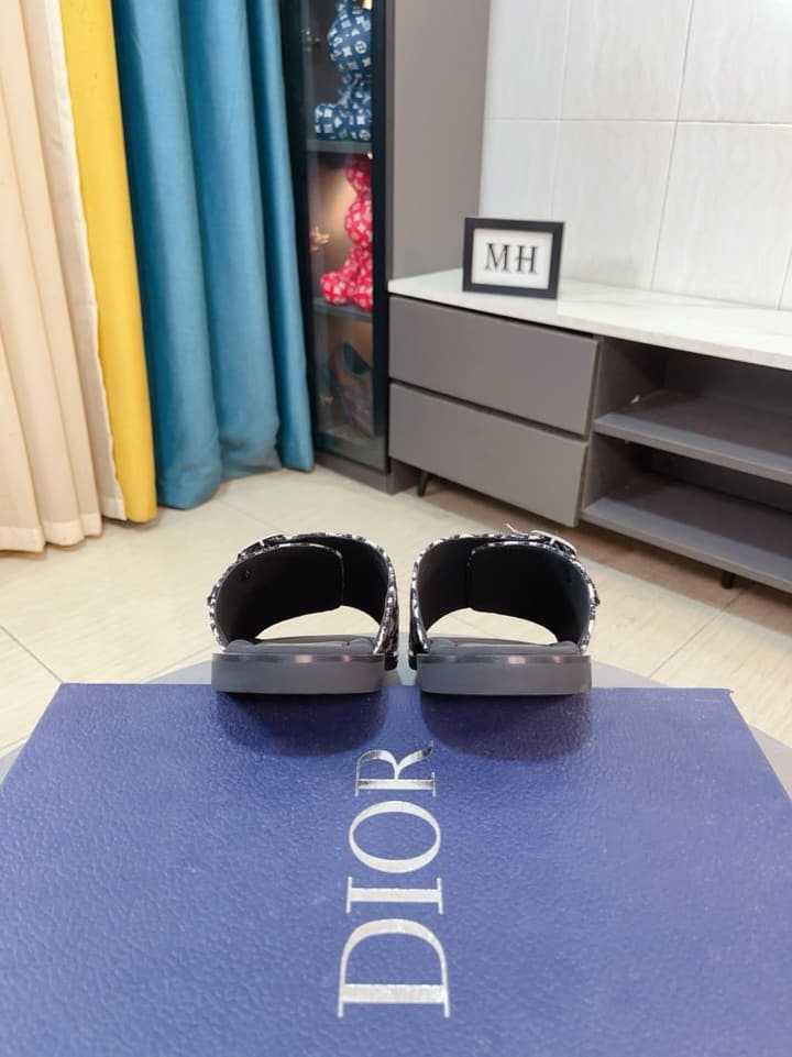 Dior Aqua Suede Sandals – Spring/Summer Collection in Beige Oblique