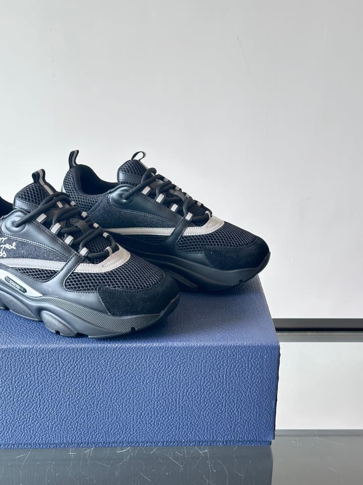 Dior B22 Retro Jogging Sneakers in Black And White Oblique