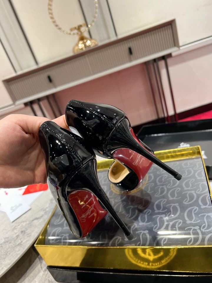 Christian Louboutin Classic Kate Side Cut-Out Pumps in Black Patent