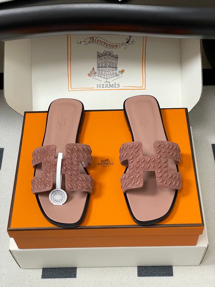 Hermès Oran Woven Suede Sandals – 2025 Collection in Black Leather