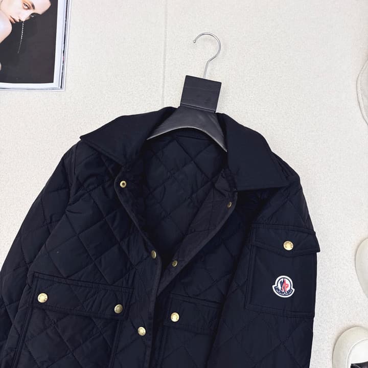 Moncler Diamond Quilted Padded Short Jacket in Black