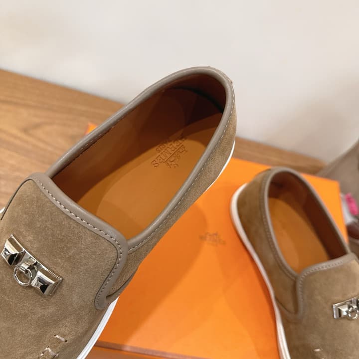 Hermès Classic Unisex Sandals – SS25 New Arrival in Beige