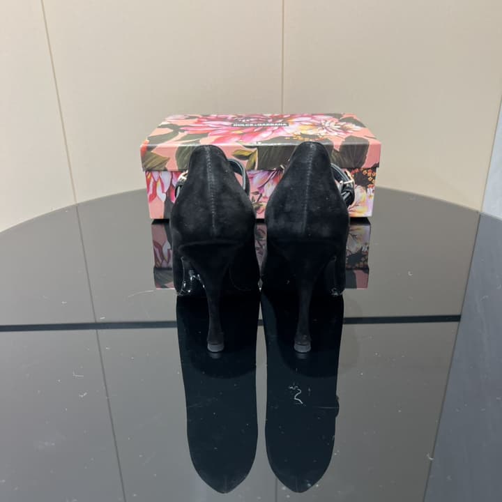 Dolce & Gabbana Pointed Toe Cross-Strap Pumps – 25FW in Black Patent